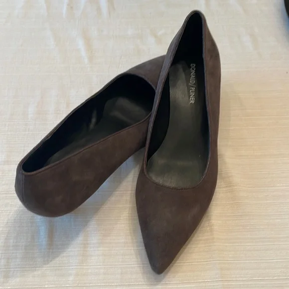 DONALD PLINER Suade Grey Pumps Size 9M - Picture 1 of 9